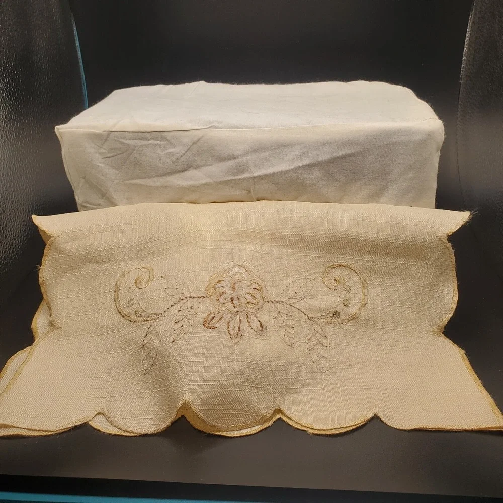 Vintage Embroidered Linen Cloth Floral Tissue Box Cover With‎ Scalloped Edge